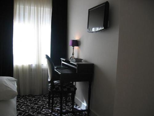 Aleksandra Hotel